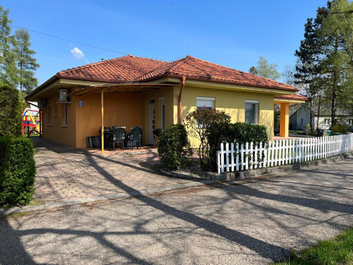 Villa Gracia Патинце Екстериор снимка