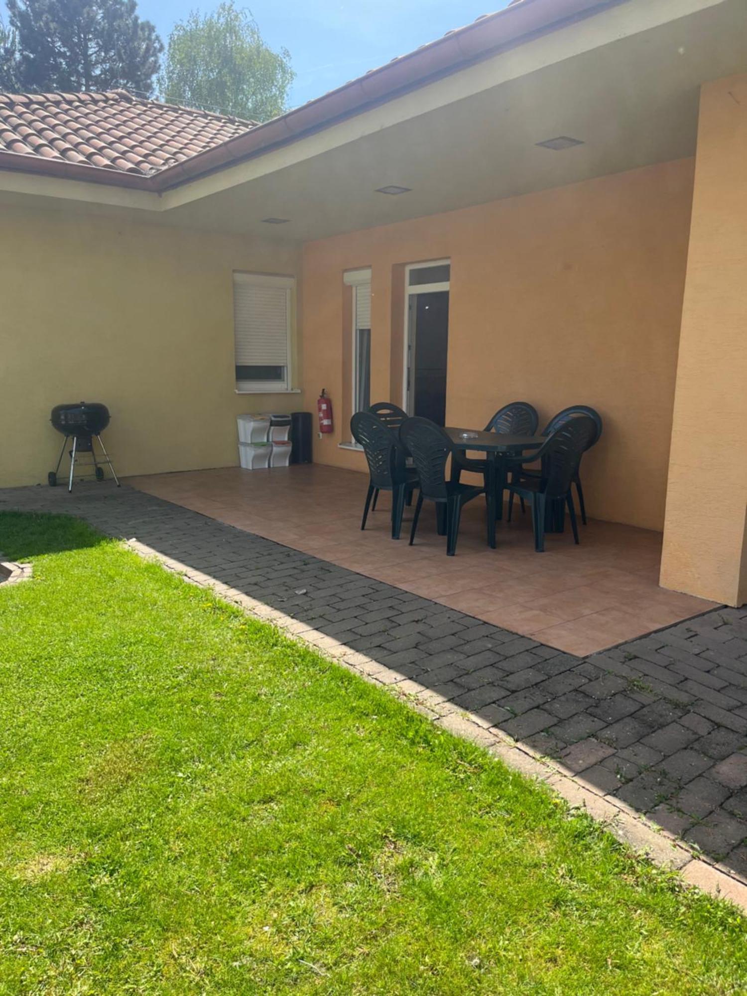 Villa Gracia Патинце Екстериор снимка