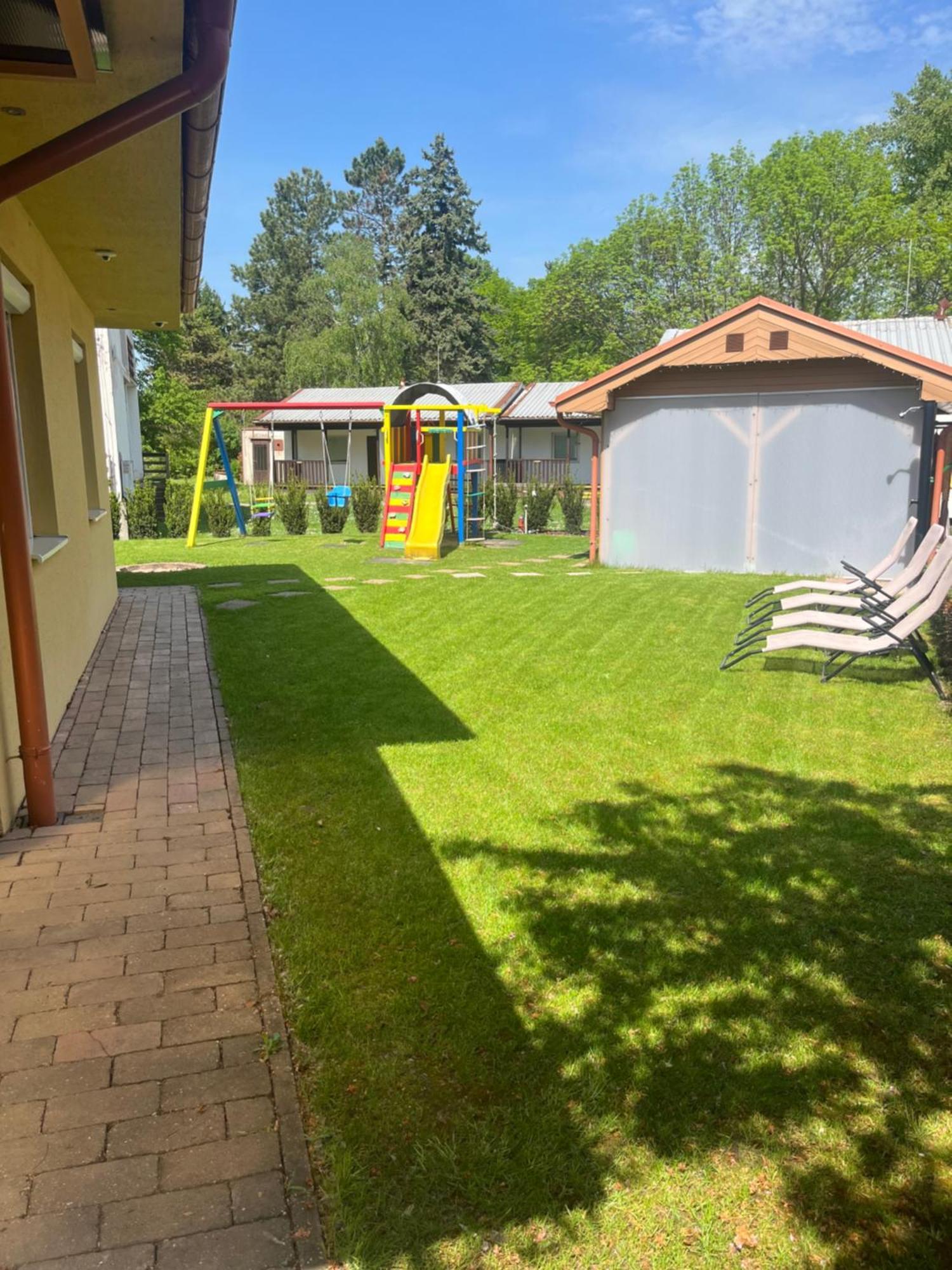 Villa Gracia Патинце Екстериор снимка