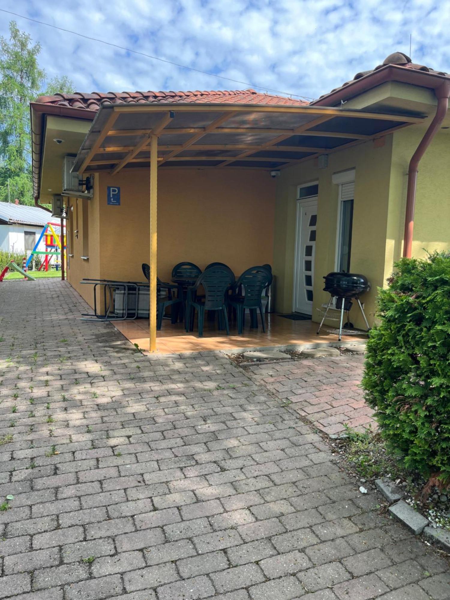 Villa Gracia Патинце Екстериор снимка