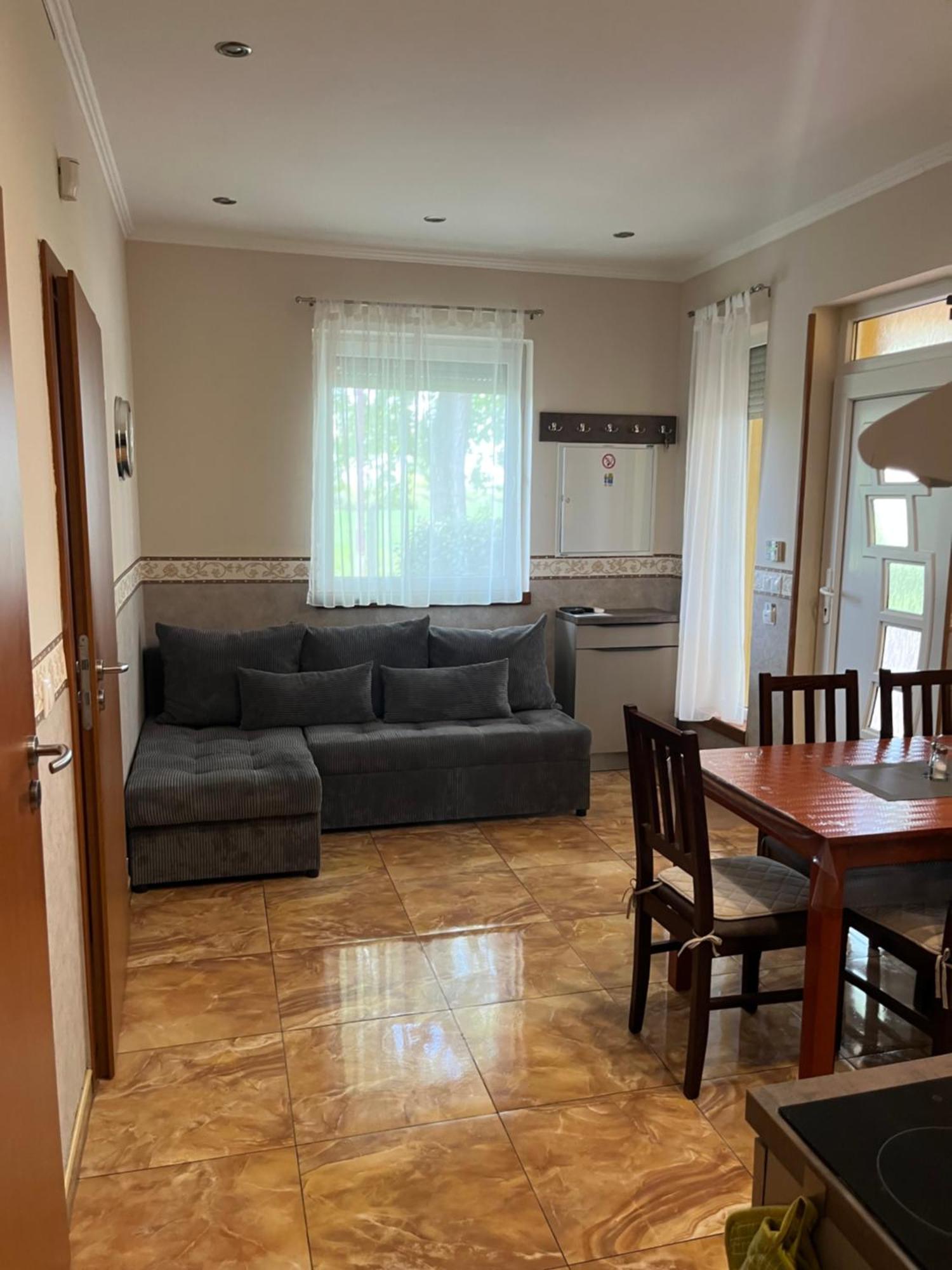 Villa Gracia Патинце Екстериор снимка