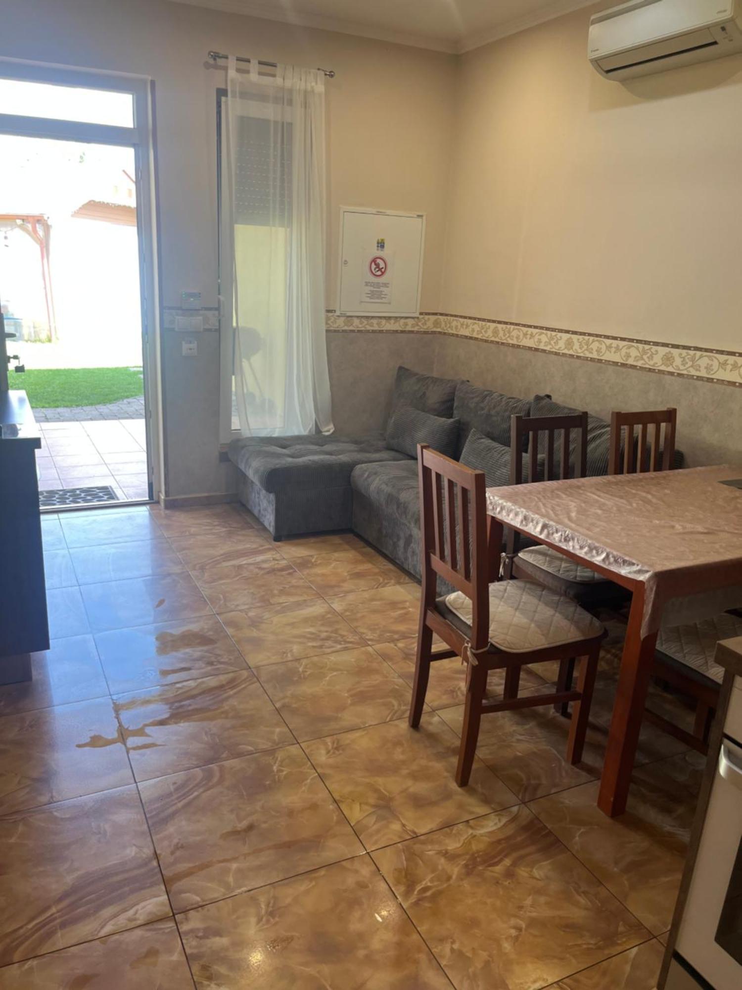Villa Gracia Патинце Екстериор снимка